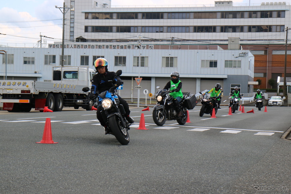 U30スズキセイフティスクール《写真提供 スズキ二輪》