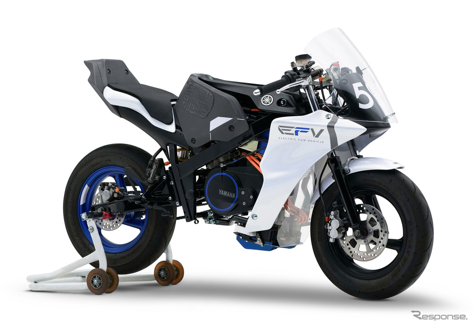 ヤマハのEVスポーツバイクコンセプト『E-FV』《写真提供 ヤマハ発動機》