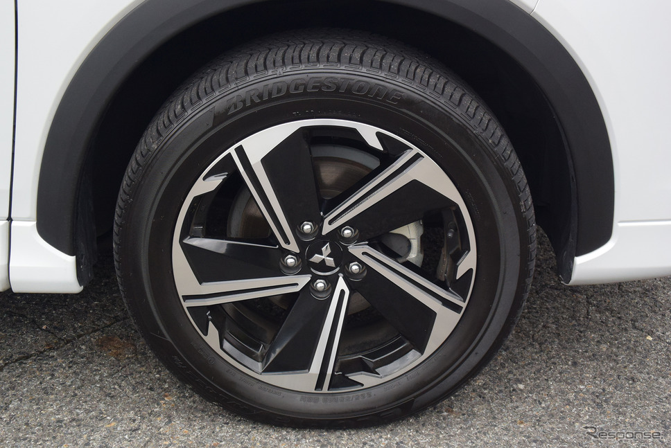 タイヤは225/55R18サイズのブリヂストン「エコピア H/L422 Plus」《写真撮影 井元康一郎》