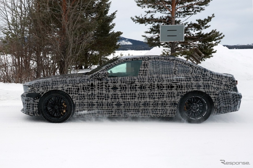 BMW M5セダン 改良新型のプロトタイプ《APOLLO NEWS SERVICE》