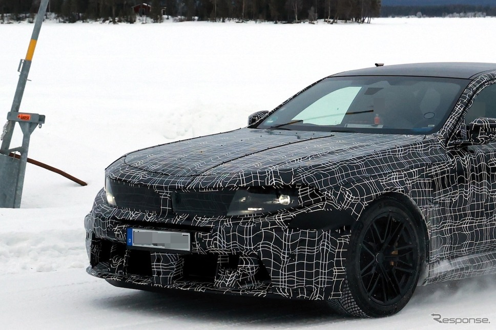 BMW M5セダン 改良新型のプロトタイプ《APOLLO NEWS SERVICE》