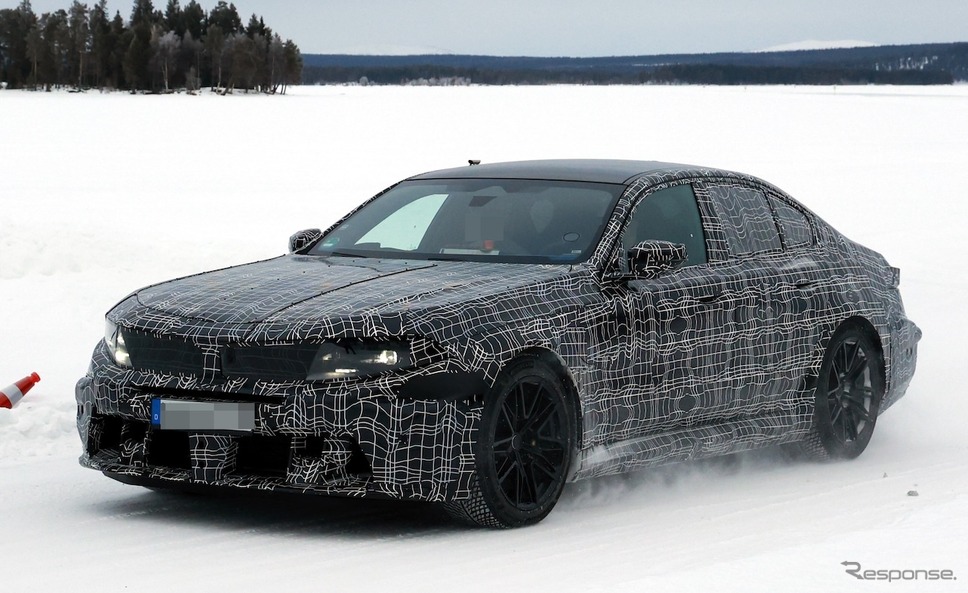 BMW M5セダン 改良新型のプロトタイプ《APOLLO NEWS SERVICE》