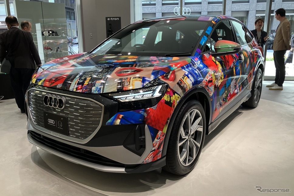蜷川実花コラボ Q4 Sportback e-tron ラッピングカー《写真撮影 高木啓》