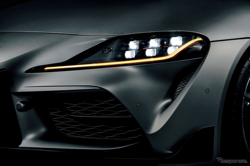 6灯式LEDヘッドランプ(ターンシグナル点灯)《画像提供 トヨタ自動車》