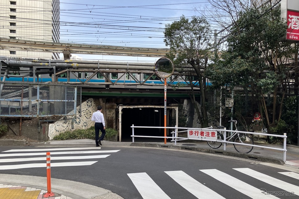 JR・浜松町〜田町の港町架道橋《写真撮影 高木啓》