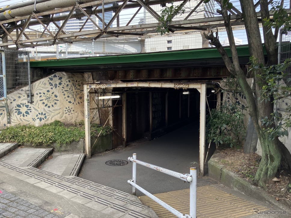 JR・浜松町〜田町の港町架道橋《写真撮影 高木啓》