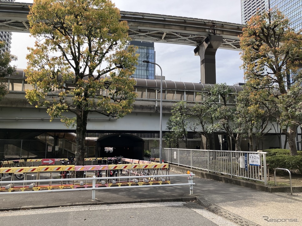 JR・浜松町〜田町の港町架道橋《写真撮影 高木啓》