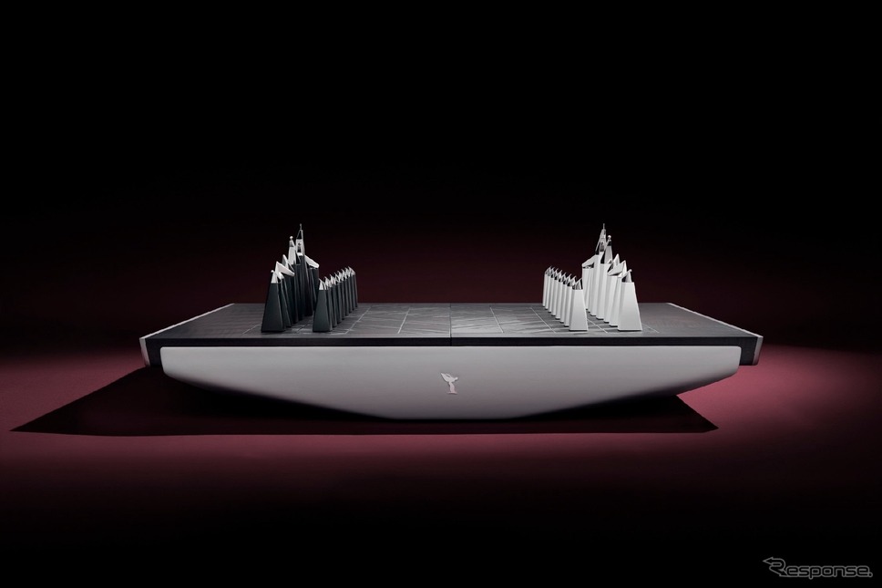 ロールスロイスの「チェスセット」《photo by Rolls-Royce Motor Cars》