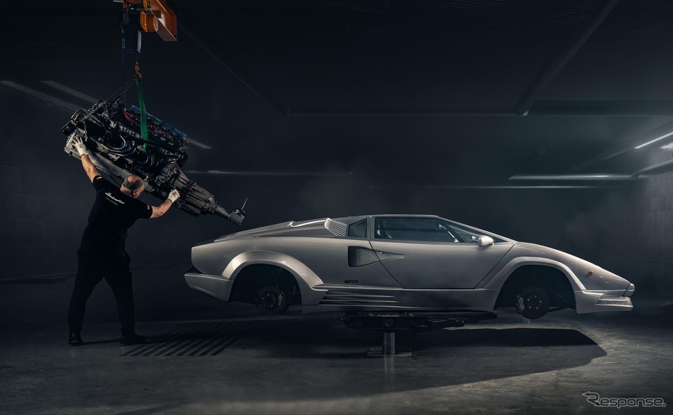 「ポロ・ストリコ」によって復元中のランボルギーニ・カウンタック《photo by Lamborghini》