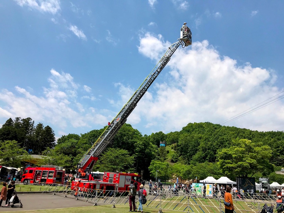 消防はしご車搭乗体験《写真提供 モビリティリゾートもてぎ》