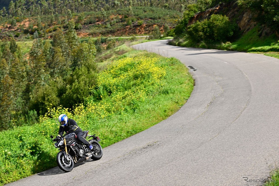 トライアンフ スピードトリプル1200RS《写真提供 トライアンフモーターサイクルズ》