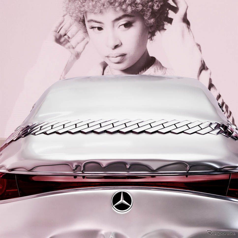 メルセデスベンツCLA新型をベースに、ラッパーのアイス・スパイスが手がけたアート作品《photo by Mercedes-Benz》