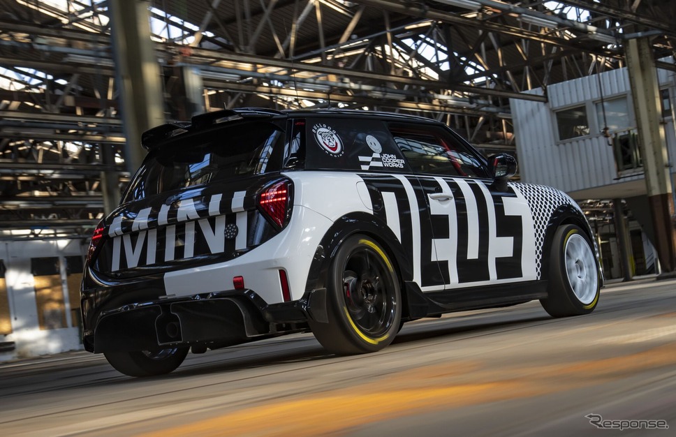 「ニュルブルクリンク24時間レース」に挑戦するMINI ジョン・クーパー・ワークス《photo by MINI》