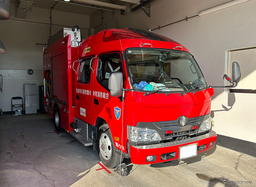 消防車《画像提供 三菱地所・サイモン》