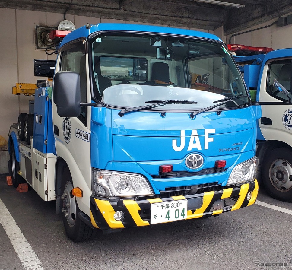レッカー車《画像提供 三菱地所・サイモン》