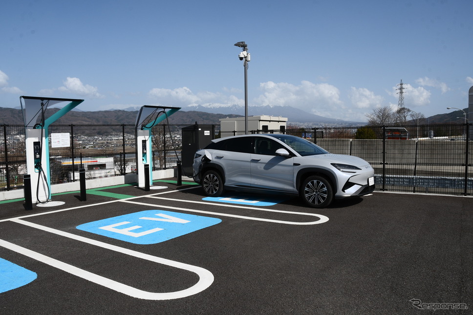 BYD シーライオン7 諏訪湖SAでの充電シーン《写真撮影 諸星陽一》
