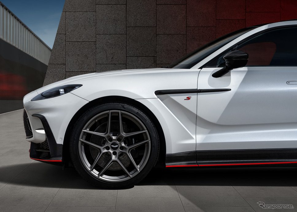 アストンマーティンDBX S《photo by Aston Martin》