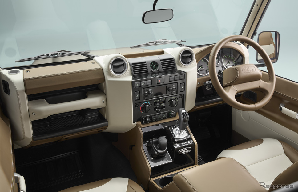ランドローバー『クラシックディフェンダーV8ワークスビスポークソフトトップ』《photo by landrover》