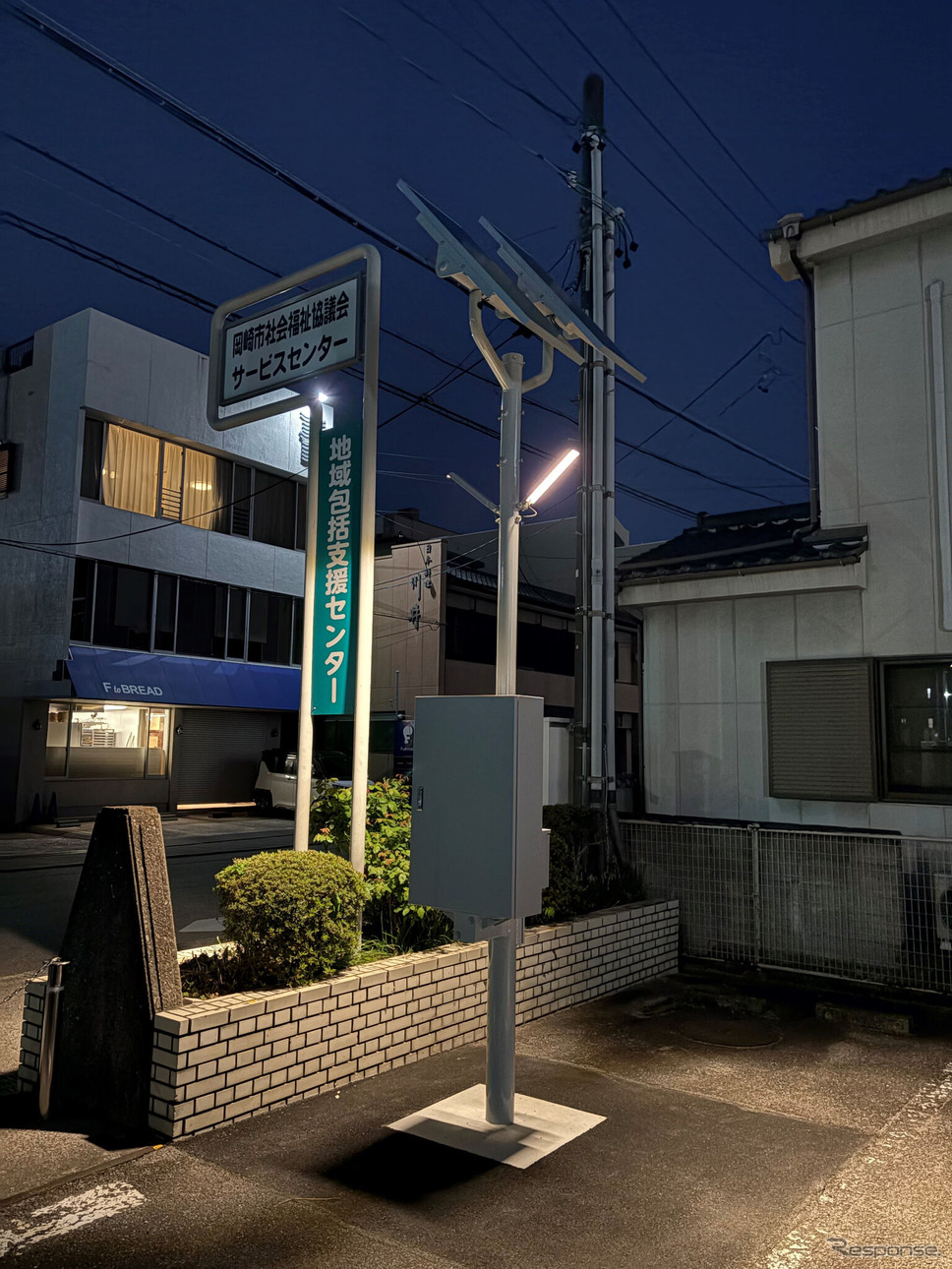 三菱『アウトランダーPHEV』使用済みバッテリーを再利用した自律型街路灯《写真提供 三菱自動車》