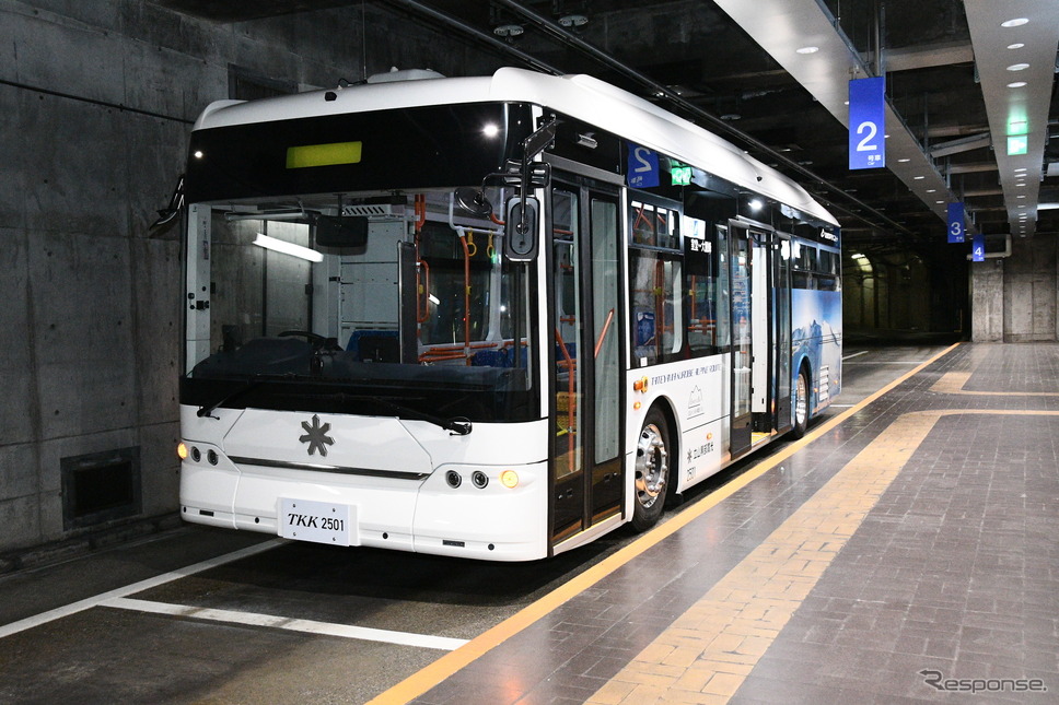 BYD K8 フロントスタイル《写真撮影 諸星陽一》