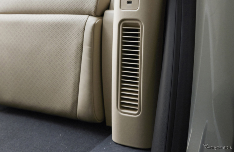 トヨタ アルファード「Spacious Lounge」（内装ニュートラルベージュ）《写真提供 トヨタ車体》