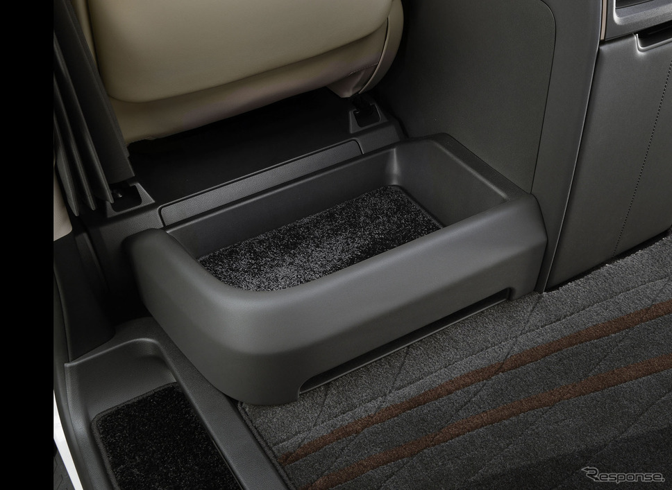 トヨタ アルファード「Spacious Lounge」（内装ニュートラルベージュ）《写真提供 トヨタ車体》