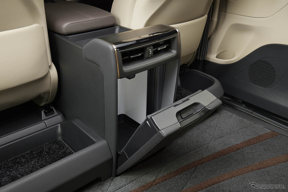 トヨタ アルファード「Spacious Lounge」（内装ニュートラルベージュ）《写真提供 トヨタ車体》