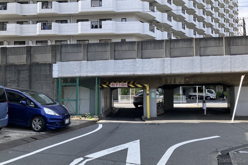 制限高さ1.8m、京浜急行・八丁畷付近の低いガード《写真撮影 高木啓》