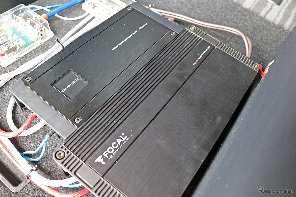 サブウーファー用のパワーアンプとしてはフォーカルのFPX1.100をチョイス。パワフルに低音を鳴らし切るパワーアンプだ。