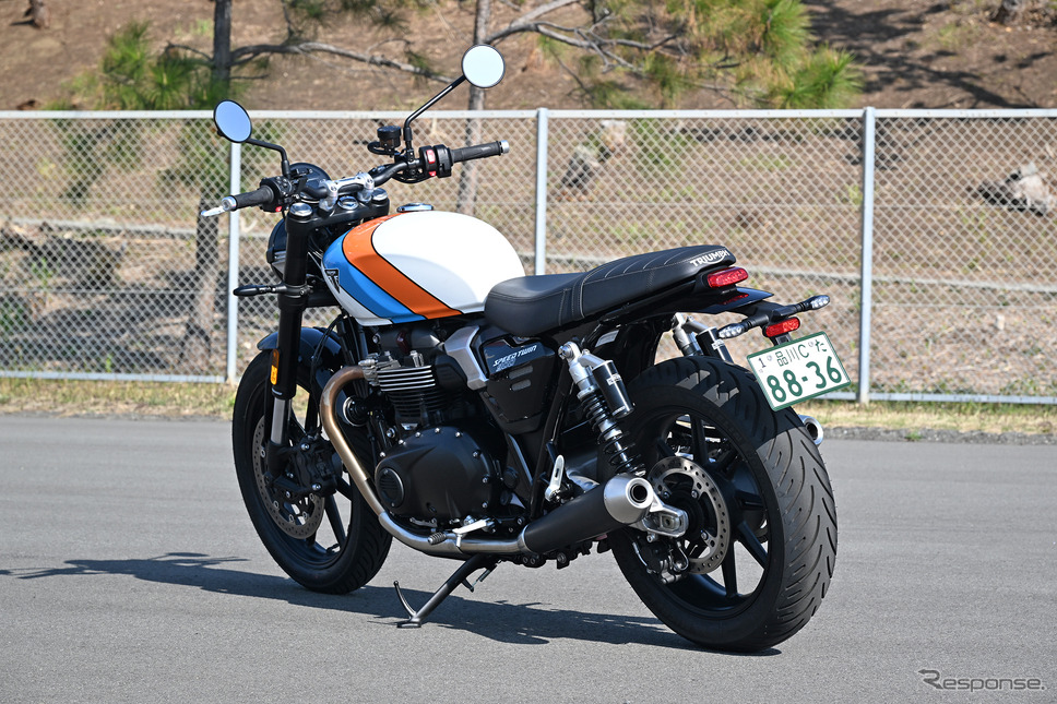 トライアンフ スピードツイン900(ピュアホワイト)《写真撮影 安藤貴史》