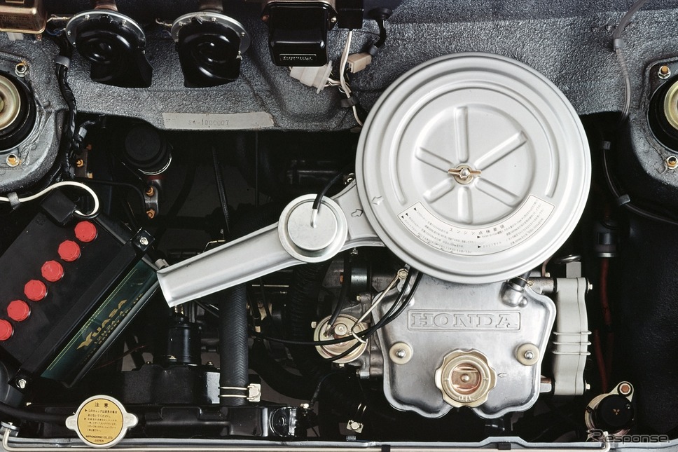 振動低減のために初めてバランサーが用いられた軽自動車のホンダ・ライフ360(1971年)《写真提供 ホンダ》