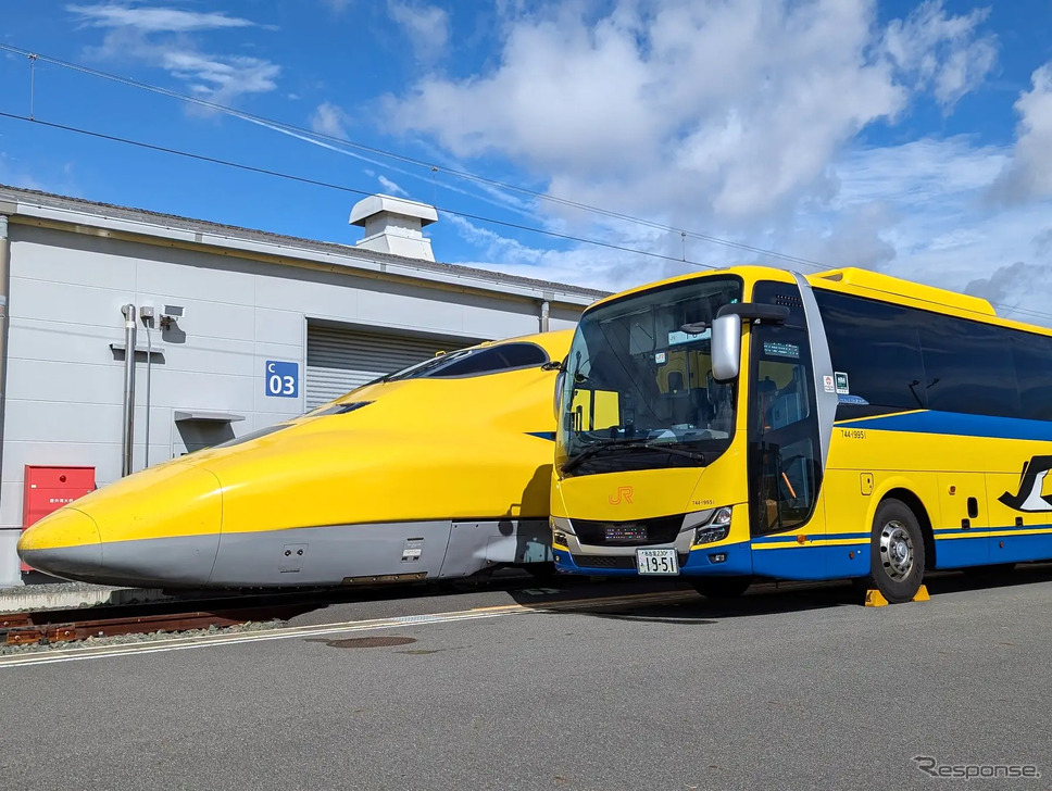 ドクターイエローと「幸せの黄色いバス」(写真は実車)《写真提供 ジェイアール東海バス、トミーテック》