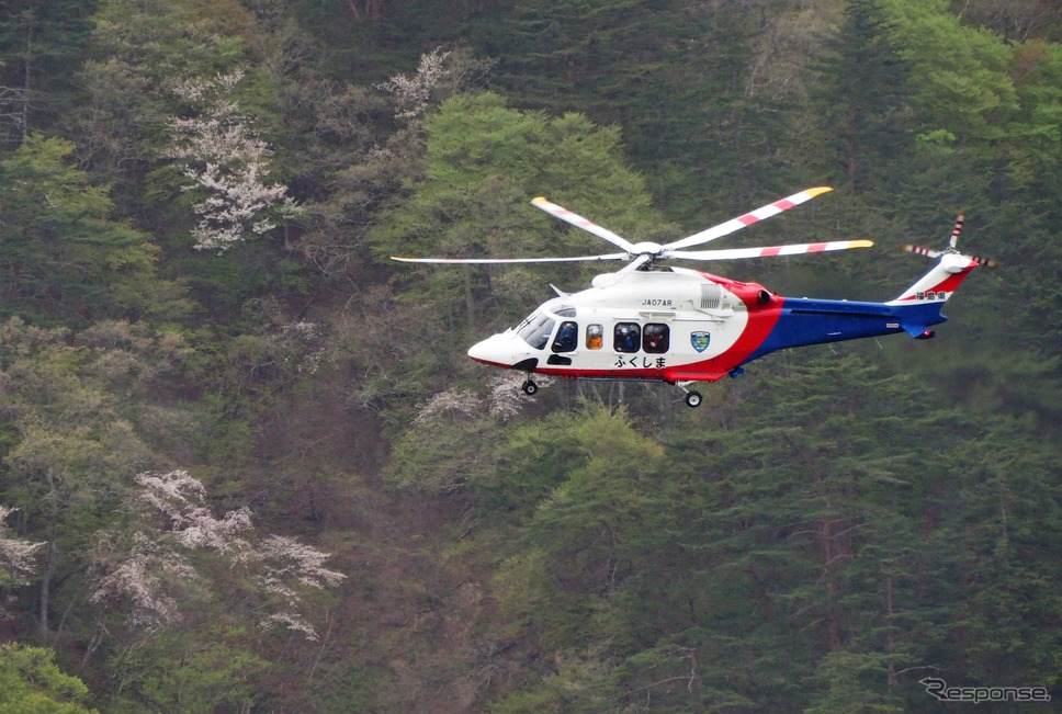 「スカイパークフェスタ2025〜春〜」で披露された福島県防災ヘリコプターによる防災訓練《写真撮影 会田肇》
