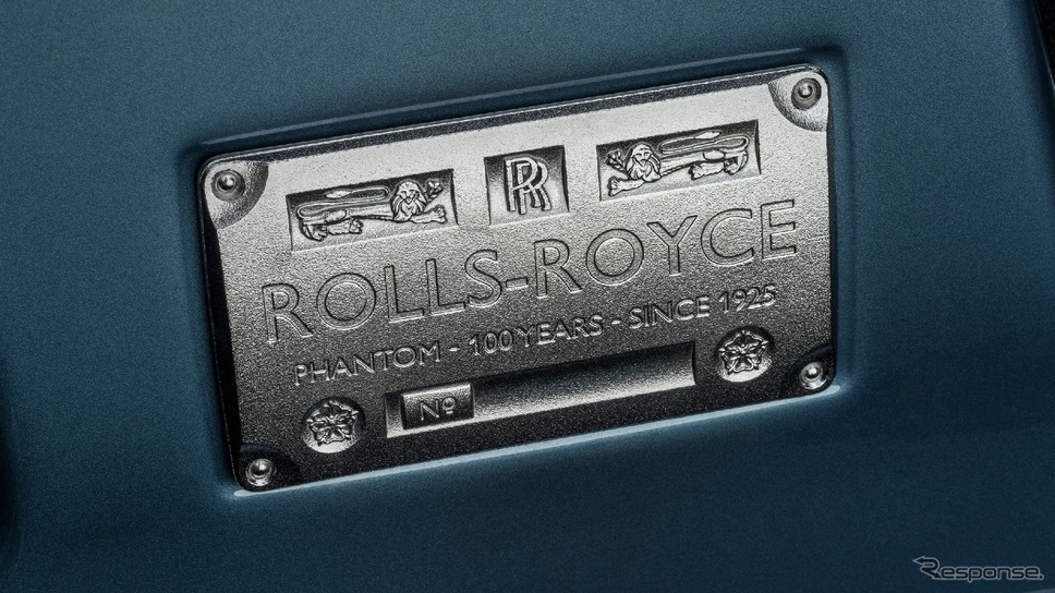 ファントム誕生100周年の記念プレート《photo by Rolls-Royce Motor Cars》