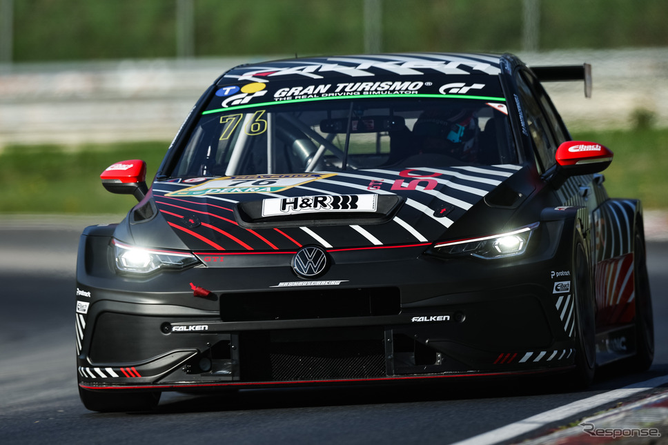 AT3クラスで2位表彰台を獲得した「Max Kruse racing」76号車 VWゴルフGTI Clubsport 24h《写真提供 住友ゴム》