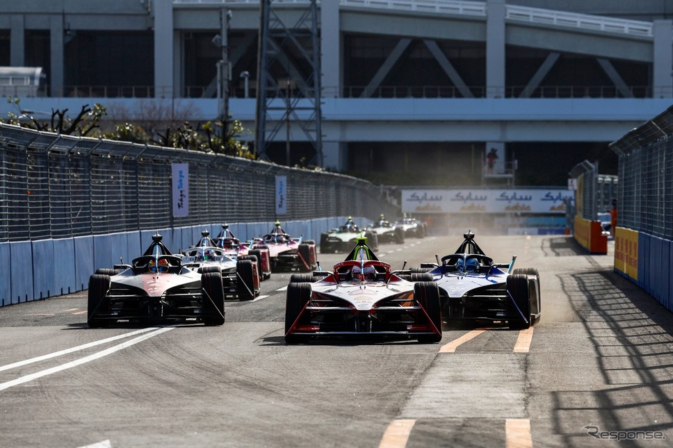 ターン15を抜けたストレート。ふだんは駐車場アクセス道路(東京 E Prix 2024) (c) Formula E《写真提供 フォーミュラE》