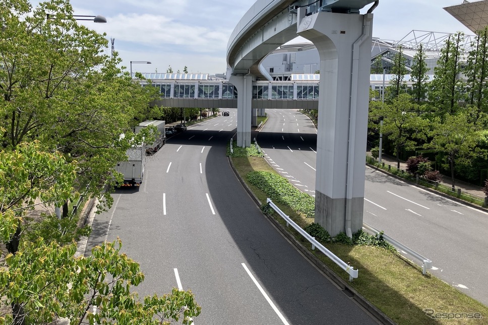 ターン13(画面手前)〜ターン14(5月11日)《写真撮影 高木啓》