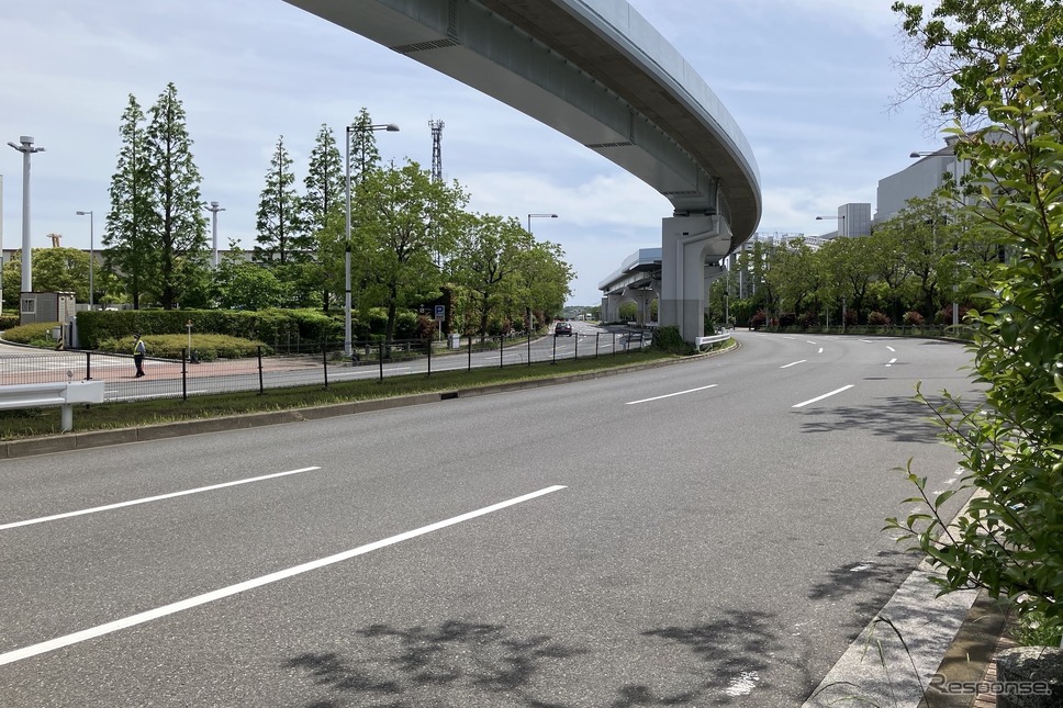 ターン14。コースは左側の車線、進行方向は画面左から中央奥へ(5月11日)《写真撮影 高木啓》