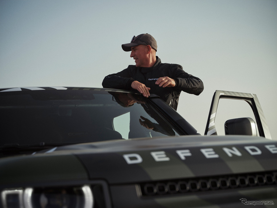 ディフェンダー ダカール D7X-Rとステファン・ペテランセル選手《photo by DEFENDER》