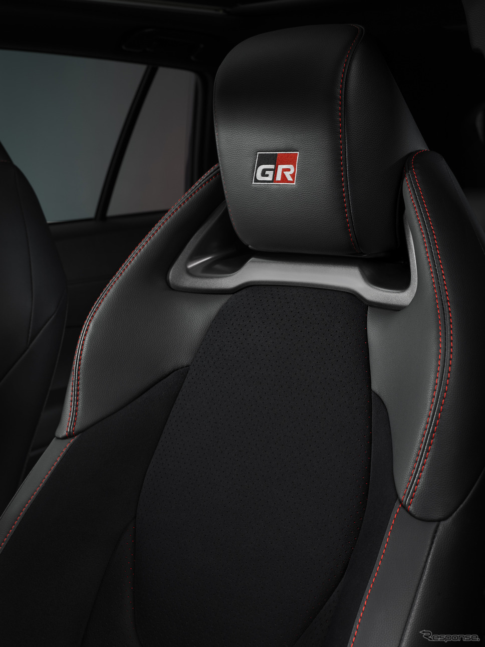 トヨタ・カローラクロスの「GRスポーツ」(欧州仕様)《photo by Toyota》
