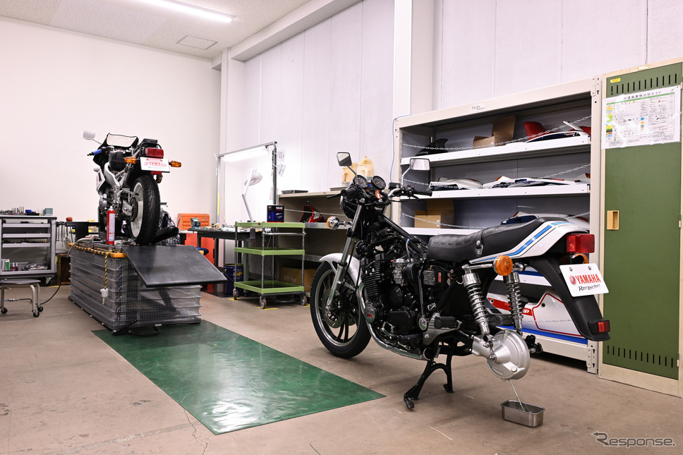 ヤマハ発動機 豊岡技術センターでレストアされる車両《写真撮影 廣井誠》