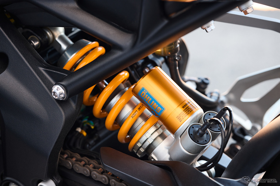 トライアンフ新型『スピードトリプル1200RX』《photo by Triumph》