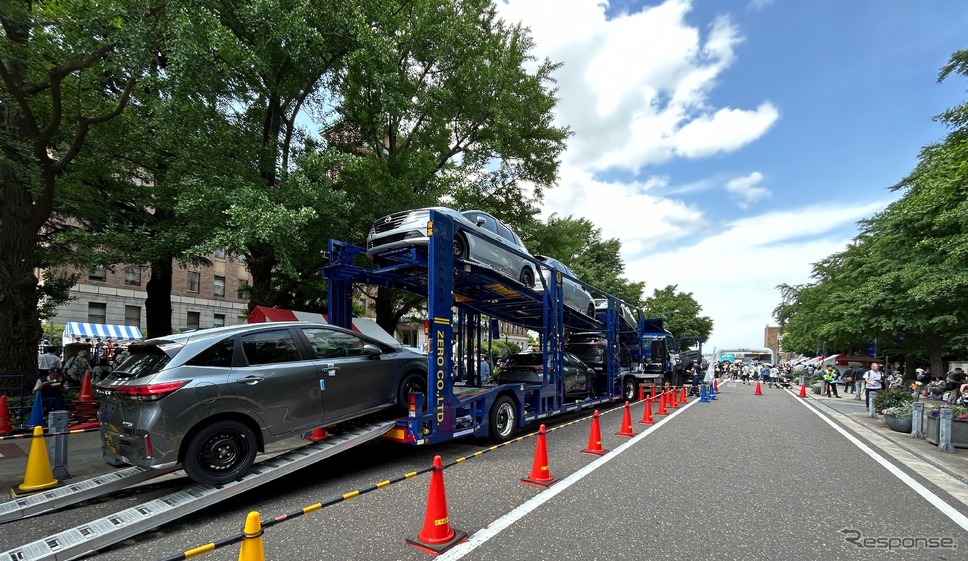 ゼロの車を運ぶ大型キャリアカー《写真提供 ゼロ》