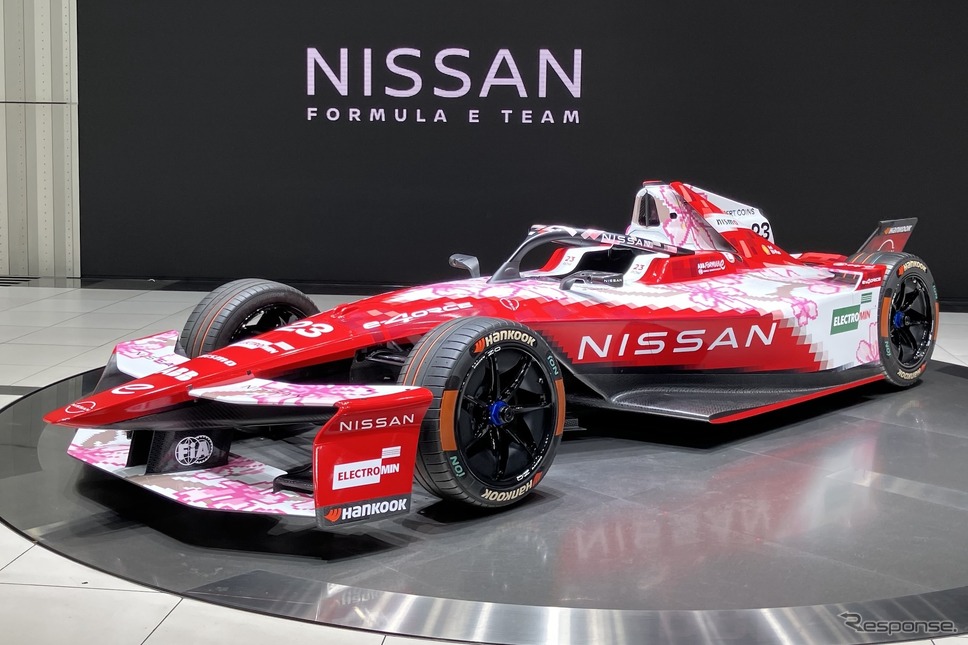 桜デザイン（リバリー）の東京E-Prix用日産フォーミュラEマシン《写真撮影 高木啓》