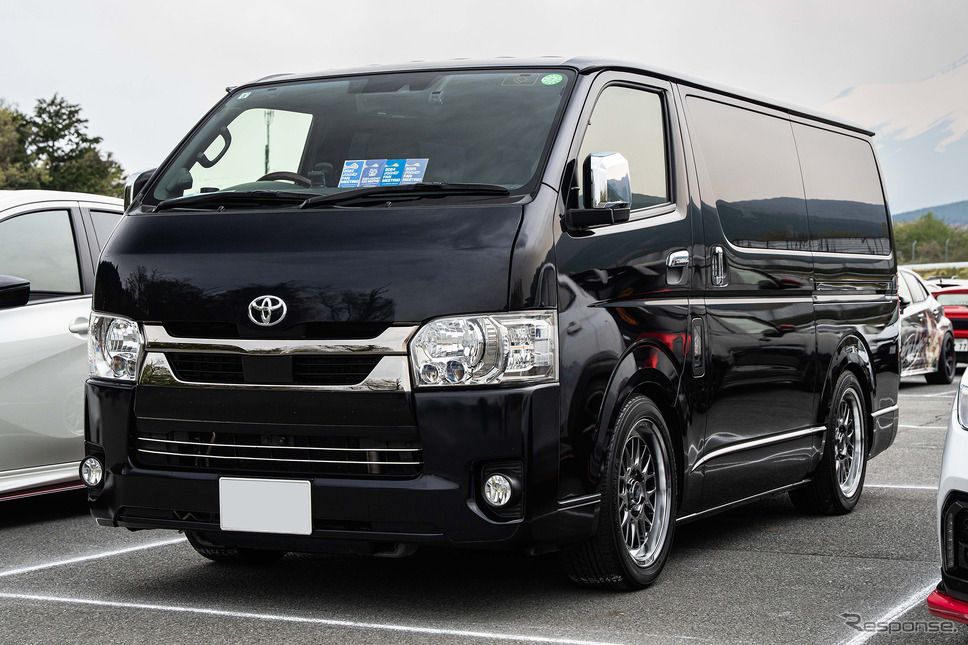 TOYOTA ハイエース × ホムラ2×9L-RA…レイズファンミーティング2025《写真撮影 望月勇輝》