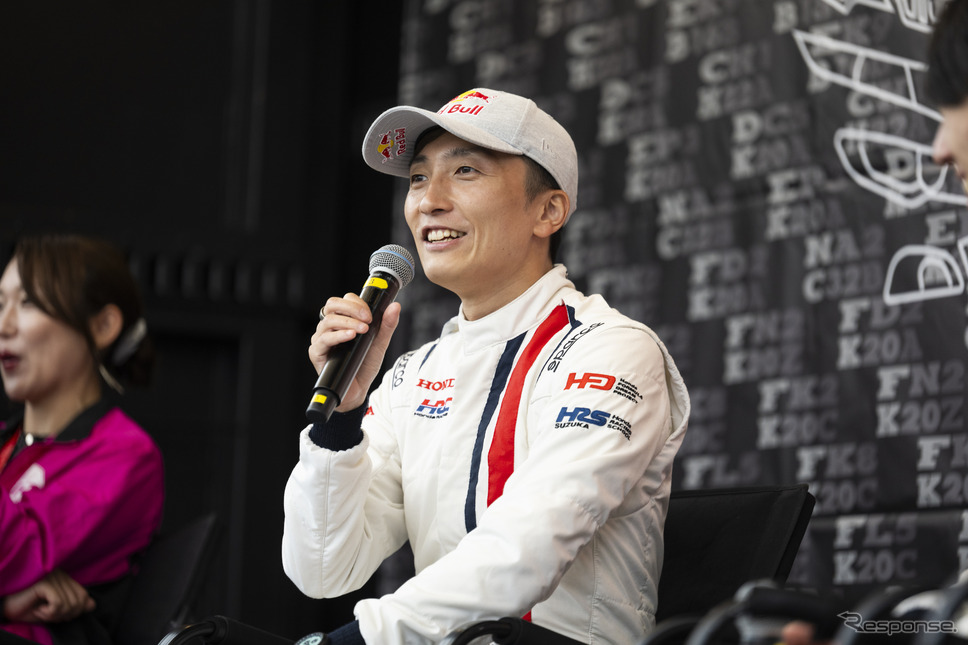 イベントアンバサダーを努めたレーシングドライバーの野尻智紀選手《写真撮影 土屋勇人》