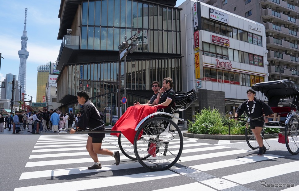 日産フォーミュラEチーム必勝祈願@浅草寺(5月15日) (c) Formula E《写真提供 フォーミュラE》