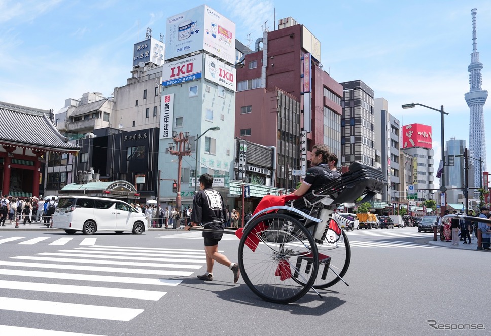 日産フォーミュラEチーム必勝祈願@浅草寺(5月15日) (c) Formula E《写真提供 フォーミュラE》