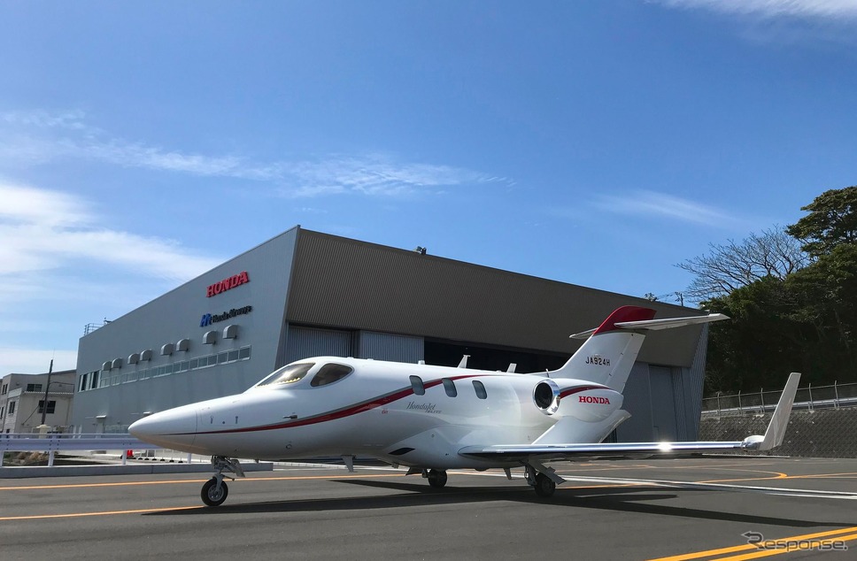 本田航空 大分フライト・トレーニング・センター前に駐機する「ホンダジェット エリート」《写真提供 ホンダ》