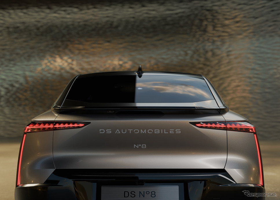DS N°8《写真提供 ステランティスジャパン》